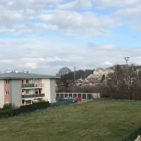 Vichrova 1911 Apartment